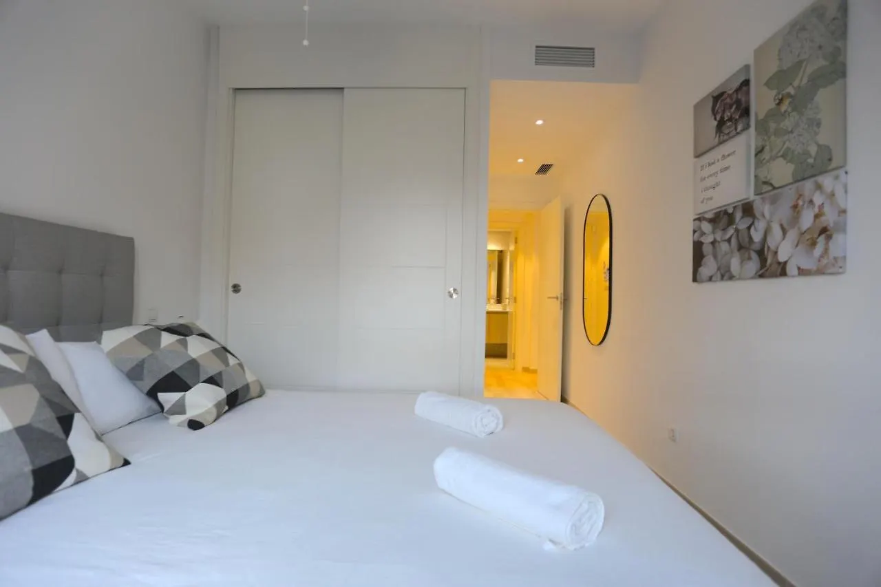 Oasis Malaga City Apartment 0*,